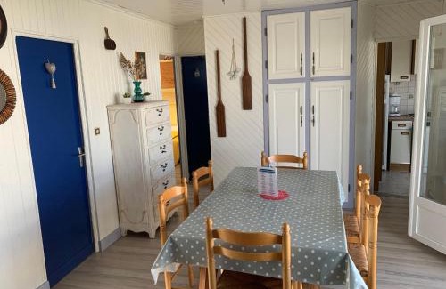 Gruissan Plage Ski Chalet | Chalet confortable à 400 m de la plage avec 3 chambres et terrasse – 6 couchages - FR-1-784-8