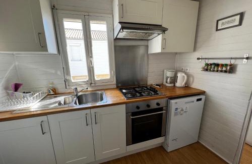 Gruissan Plage Ski Chalet | Chalet cosy 9 pers à 250m plage, terrasse, parking, proche commodités - FR-1-784-16