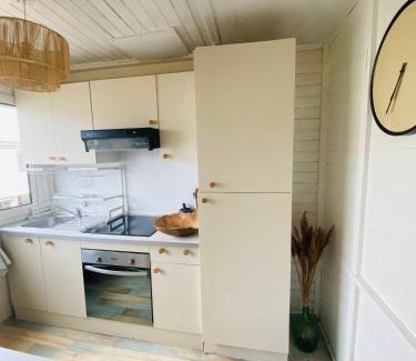 Gruissan Plage Ski Chalet | Chalet de plage, authentique !