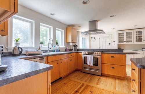 Great Barrington House | Chalet des Collines: 5 Mins to Catamount