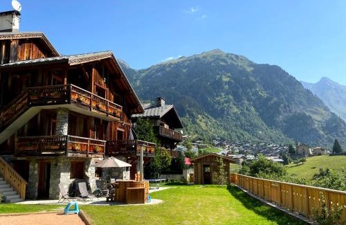 Champagny-en-Vanoise Ski Chalet | Chalet des Trappeurs Coeur Vanoise 15 persons