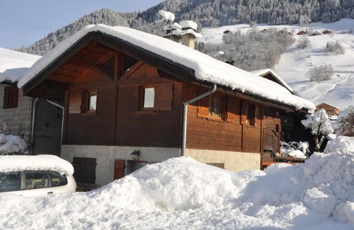 Areches Ski Chalet | Chalet en plein cœur de village, 9 personnes, 2 chambres, 1 mezzanine - CH18