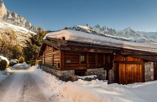 Les Tines Ski Chalet | Chalet Entre Nous: charming three bedroom chalet in an idyllic location