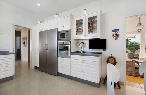 Chiclana de la Frontera House | Chalet Casa Abedul Sancti Petri with Pool, Garden & Wi-Fi