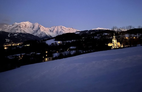 Cordon Ski Chalet | Chalet facing the Mont Blanc chain near the center of the village