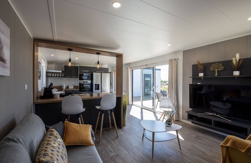 Bretignolles-sur-Mer Ski Chalet | Chalet for 6 in an estate with swimming pool