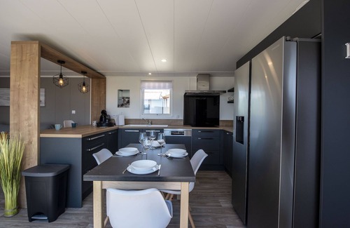 Bretignolles-sur-Mer Ski Chalet | Chalet for 6 in an estate with swimming pool