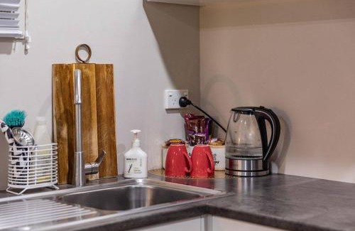 Matamata Apartment | Chalet Gandalf's Hideaway Full SKY&AppleTV All the Perks