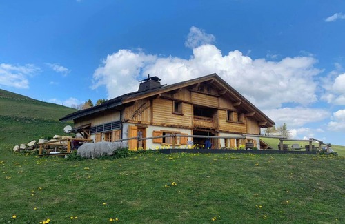 Mont-Saxonnex Ski Chalet | Chalet 'Grand - Coeur De La Montagne' with Mountain View, Private Terrace and Wi-Fi