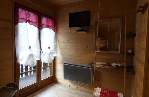 Thones Ski Chalet | Chalet Haute Savoie sauna jacuzzi private Quiet comfort wifi domaine du fraizier