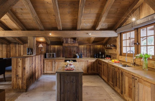 Chamonix-Mont-Blanc Ski Chalet | Chalet Hermine 5*, Hot Tub and Sauna, Les Chosalets