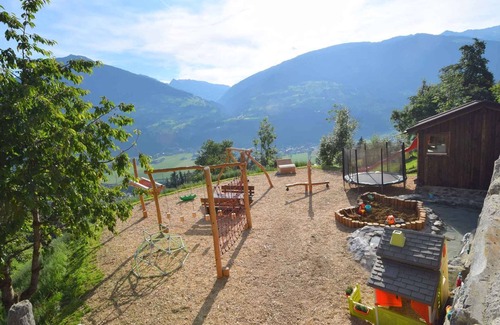 Emberg House | Chalet in a former mill right on the slopes