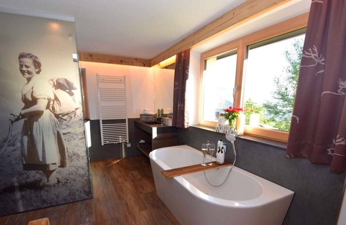 Emberg House | Chalet in a former mill right on the slopes