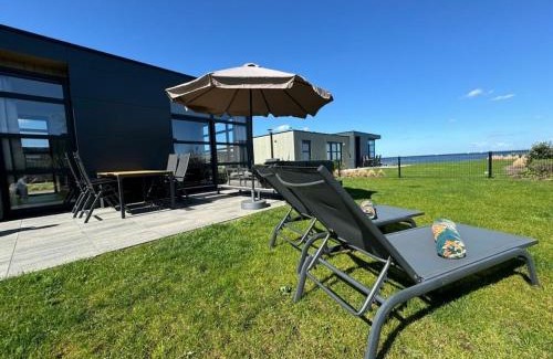 Enkhuizen Ski Chalet | Chalet in Enkhuizen with Swimming Pool