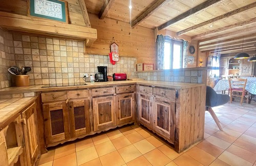 Flumet Ski Chalet | Chalet in Flumet for 8 guests with terrace and WiFi