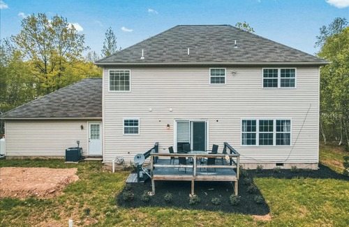 Tunkhannock Township House | Chalet in Pocono for Family Reunions & Parties (109)