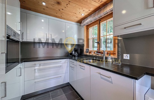 St. Luc Ski Chalet | Chalet individuel de 2 étages pour 9 personnes d'une surface estimée à 100m2. Le chalet se situe sur