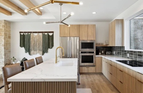Midway House | Chalet-Inspired Luxury Retreat Sleeps 14