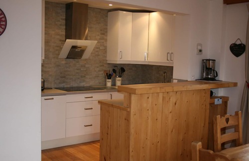 Oz Ski Chalet | Chalet Jonquille - 12 persons with outdoor Jacuzzi, 6 bedrooms
