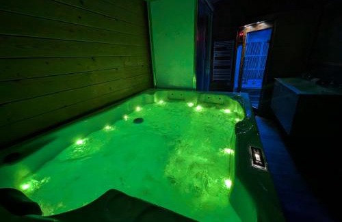 Fougerolles-Saint-Valbert House | Chalet Jonquille avec Spa dans les Vosges du Sud - FR-1-583-500