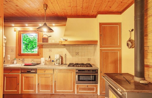 Saint-Jorioz Ski Chalet | Chalet "L'herminette" with Garden & Terrace