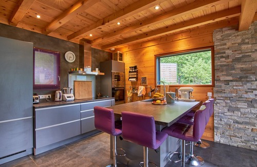 Allemond Ski Chalet | Chalet "La Traverse" with Mountain View, Whirlpool & Wi-Fi