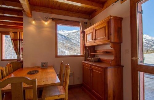 Nevache Ski Chalet | Chalet Le Mélézin hameau des Chazals Nevache Hautes Alpes