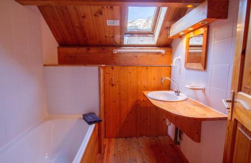 Nevache Ski Chalet | Chalet Le Mélézin hameau des Chazals Nevache Hautes Alpes