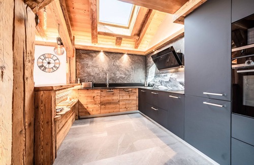 Abondance Ski Chalet | Chalet 'Le Perray Alpine Lodge' with Mountain View, Terrace and Wi-Fi