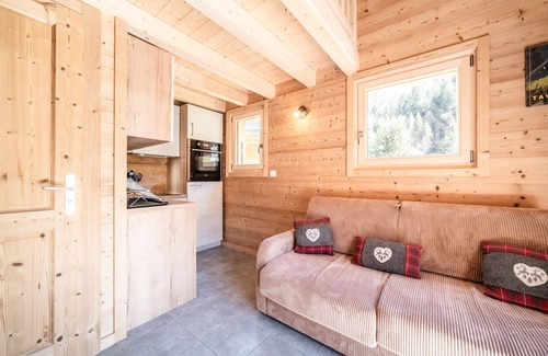 Abondance Ski Chalet | Chalet 'Léonie' with Mountain View, Shared Terrace and Wi-Fi