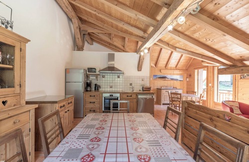 Sixt-Fer-a-Cheval Ski Chalet | Chalet 'Les Salamanes - 6-7 Pers' with Mountain View, Balcony and Wi-Fi