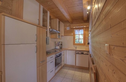 Le Praz de Lys Ski Chalet | Chalet 'Makaau - Praz De Lys' with Mountain View, Private Terrace and Wi-Fi