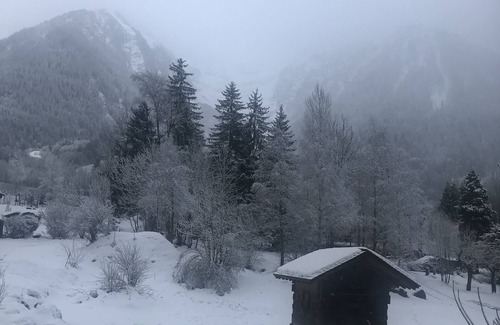 Les Bossons Ski Chalet | Chalet Mitoyen Face à Laiguille du Midi