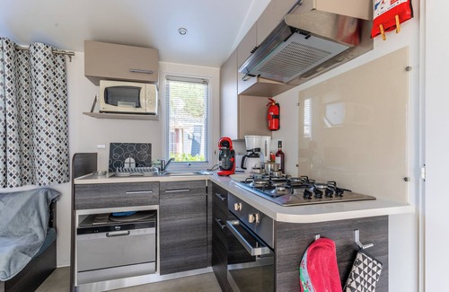 Gastes RV Rental | Chalet 'Mobilehome Véronique ' with Private Terrace, Wi-Fi and Air Conditioning