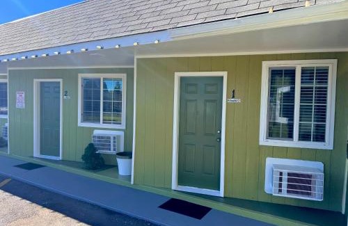 Larkspur Hotel | Chalet Motel - Affordable Stay in Central Bend