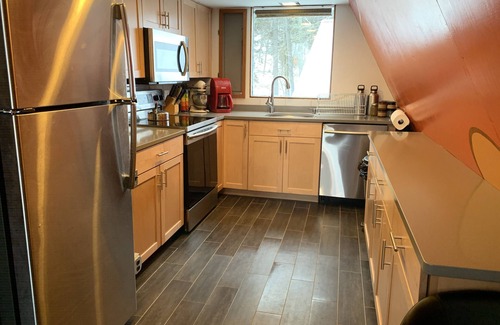 Warren Ski Chalet | Chalet near Sugarbush/Mad River/CC Sking/Blueberry Lake/Bike Trail - Year Round