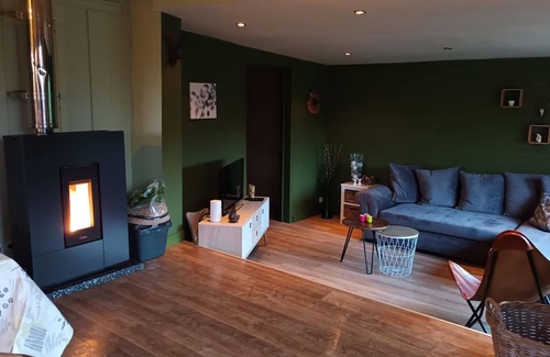 Somme-Leuze Ski Chalet | Chalet Nutons in Somme-Leuze with barbecue