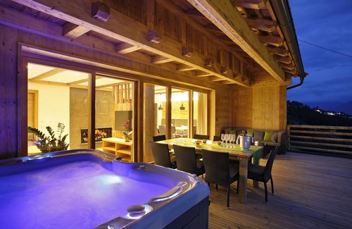 Schenna Ski Chalet | Chalet Obereggerhof. For demanding large families on the outskirts of Schenna.