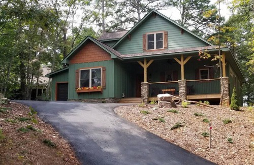 Helen House | Chalet on the Green | Luxury Innsbruck Home w/Covered Deck and Hot Tub in Helen