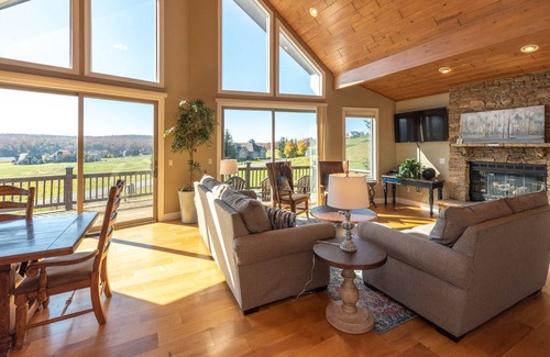 Waterfront Greens House | Chalet on the Greens: Lake Access, Hot Tub, Community Amenities!
