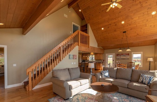 Waterfront Greens House | Chalet on the Greens: Lake Access, Hot Tub, Community Amenities!