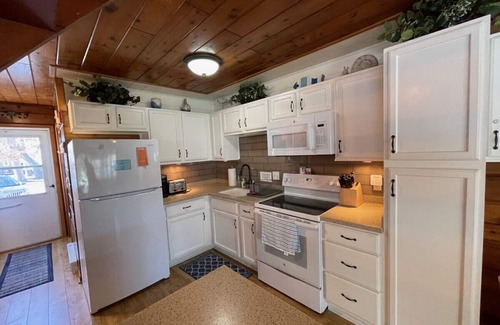 Stevensville House | Chalet on the Lake 76 w/Beach Access, Pools, Sport Courts, Fishing Pond & more!