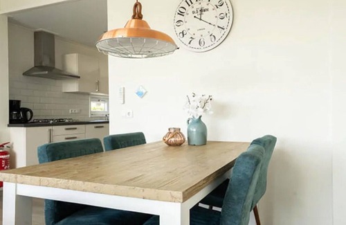Nunspeet Ski Chalet | Chalet on the water at the beautiful Veluwemeer