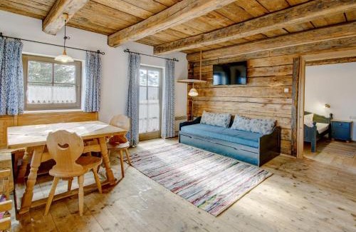 Zettersfeld Ski Resort Apartment | Chalet on Zettersfeld with Dolomite Views