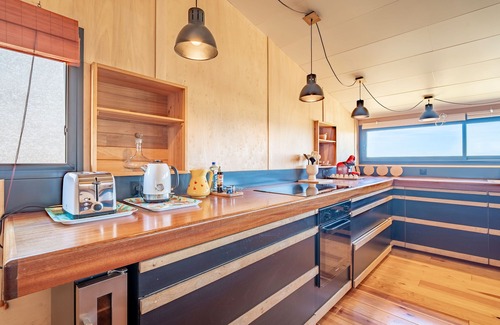 Gruissan Plage Ski Chalet | Chalet 'Passion Loft' with Sea View, Private Terrace and Wi-Fi