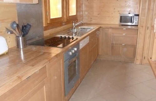 Les Orres Ski Chalet | Chalet 'Pastorale Au Pied Des Pistes' with Mountain View, Shared Pool and Wi-Fi