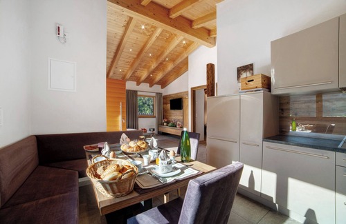 Rifiano House | Chalet 'Rose' with Mountain View, Shared Pool and Wi-Fi