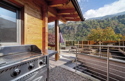 Rifiano House | Chalet 'Rose' with Mountain View, Shared Pool and Wi-Fi