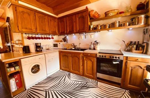 Samoens Ski Chalet | Chalet Savoyard avec Cheminée et Parking à Samoëns - FR-1-624-80