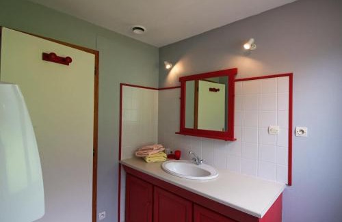 Gerbamont House | Chalet spacieux avec cheminée, proche forêt, sentiers pédestres, terrasse, terrain clos, jeux et WIFI - FR-1-589-187